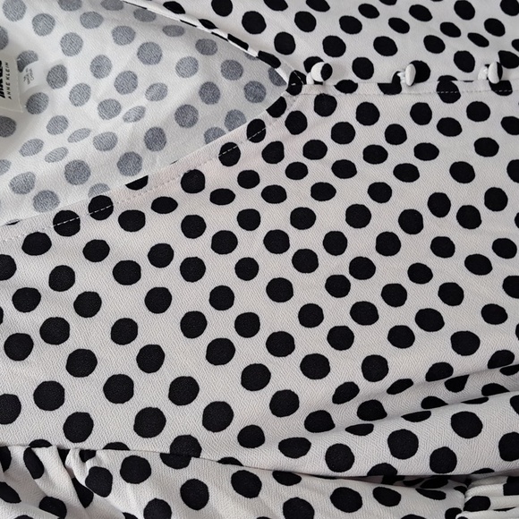 Anne Klein polka dot blouse size medium - Picture 7 of 7